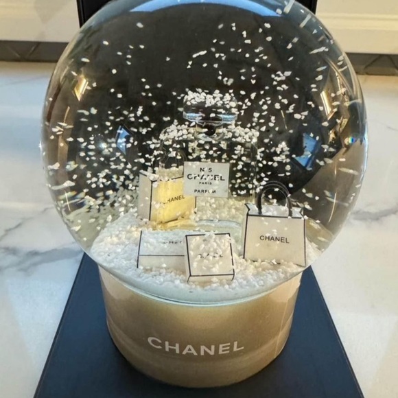 Chanel Snowglobe - Picture 5 of 5